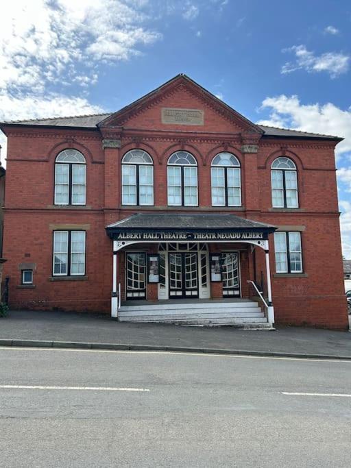 Rock Park Penthouse Apartment Llandrindod Wells Exterior foto